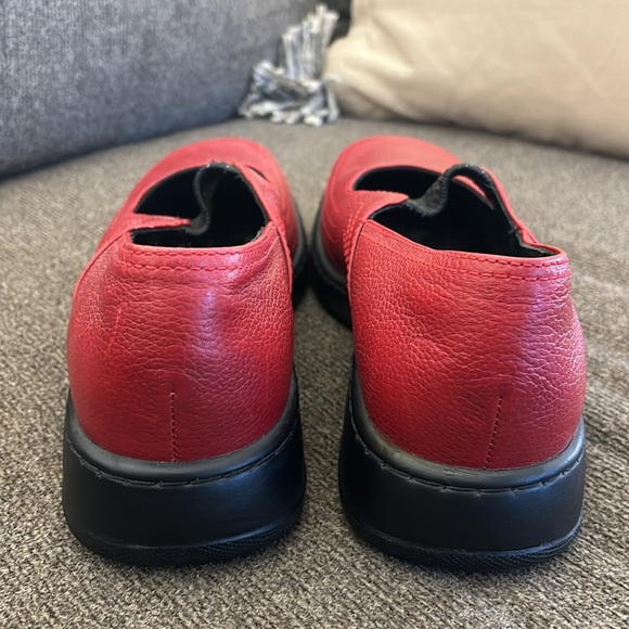 Dansko Elle Red Pebble Leather Mary Jane Slip On Clogs Size 8.5 Portugal - Picture 7 of 15